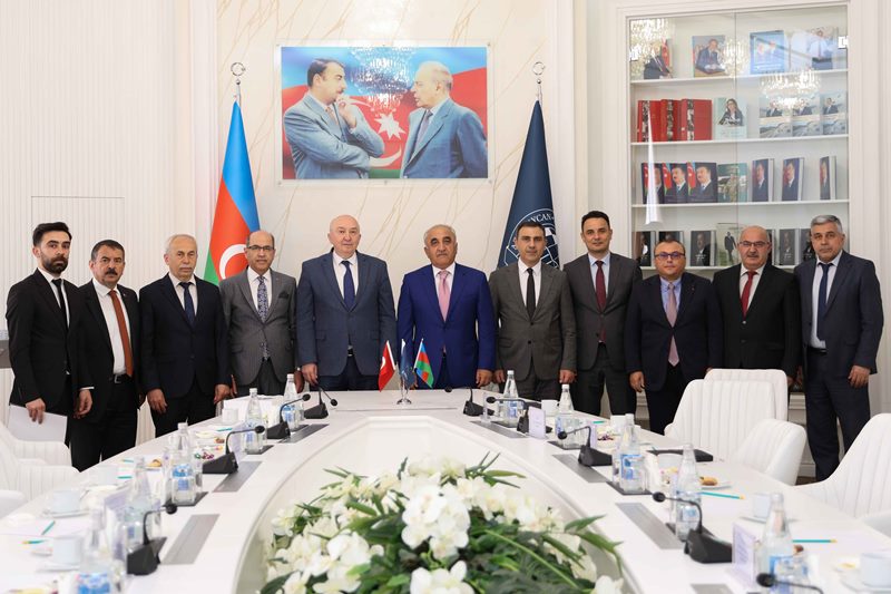 esas_kahraman “Bank of Baku" UNEC-də karyera günü keçirib