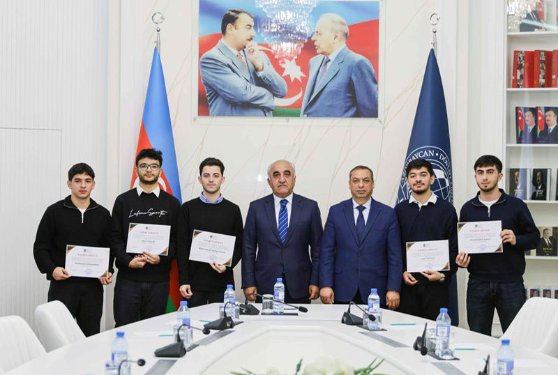 ff_181225 Əmtəəş&uuml;naslıq fak&uuml;ltəsində dəyirmi masa ke&ccedil;irilib 