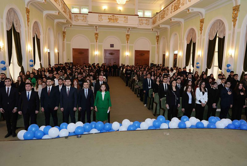 gg_300126 UNEC-in gənc m&uuml;əlliminin siyasi məqaləsi İcve&ccedil;rədə dərc olunub