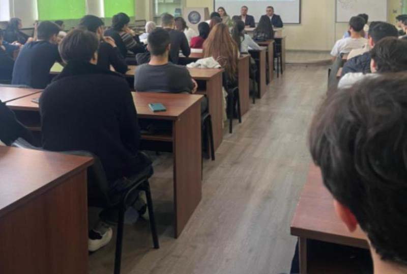 gorush_ISE_020326 UNEC-in m&uuml;əllim-tələbə heyəti Xalq Təhsili Muzeyində olublar