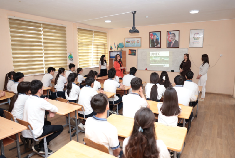 UNEC Dizayn Məktəbinin m&uuml;əllimi Sumqayıt şəhərində abituriyentlərlə g&ouml;r&uuml;ş ke&ccedil;irib