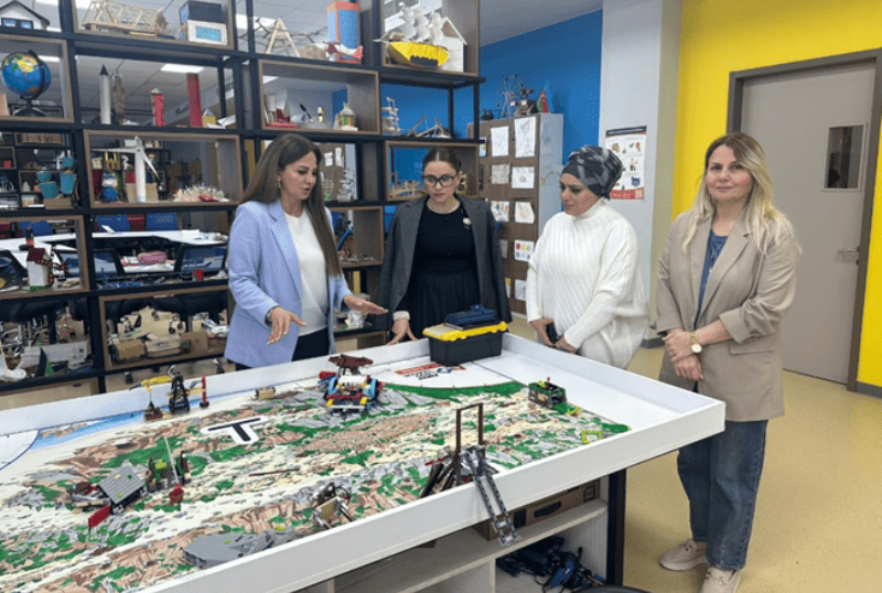 UNEC əməkdaşları Bakı Avropa Liseyində maarifləndirici tədbir ke&ccedil;irib