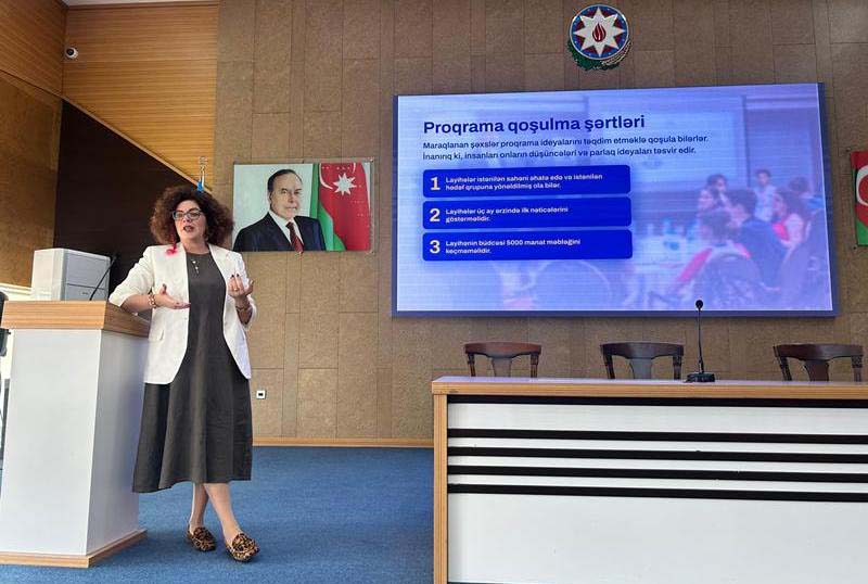 informasiya_sessiyası_101025 UNEC eksperti ötən ilin yekunlarını şərh edib 