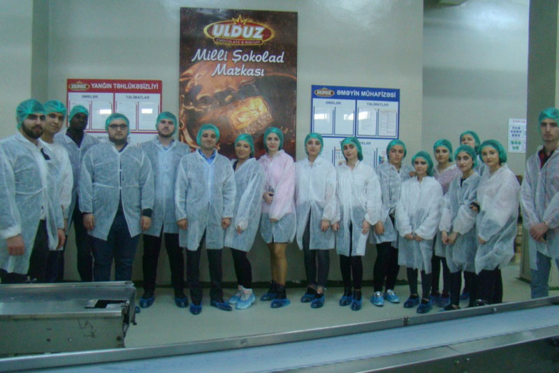 UNEC tələbələri “Ulduz” şokolad fabrikində istehsal prosesini izləyib