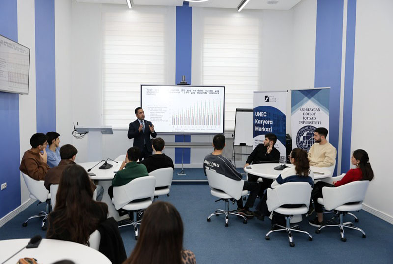 kh_yekun_191225 UNEC-də Konstitusiya G&uuml;n&uuml; ilə bağlı silsilə tədbirlər ke&ccedil;irilib