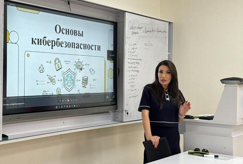 kiber-2026-3 Maliyyə və m&uuml;hasibat fak&uuml;ltəsinin kollektivi şəhid Vidadi Zalovun &ouml;vladları ilə g&ouml;r&uuml;ş&uuml;b