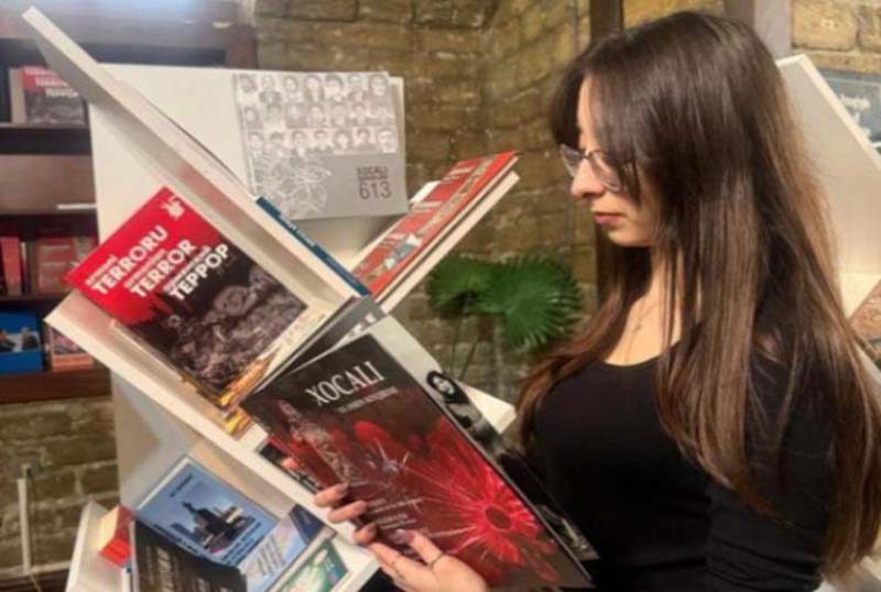 UNEC-də Xocalı faciəsinin 34-c&uuml; ild&ouml;n&uuml;m&uuml;nə həsr olunmuş kitab sərgiləri təşkil olunub