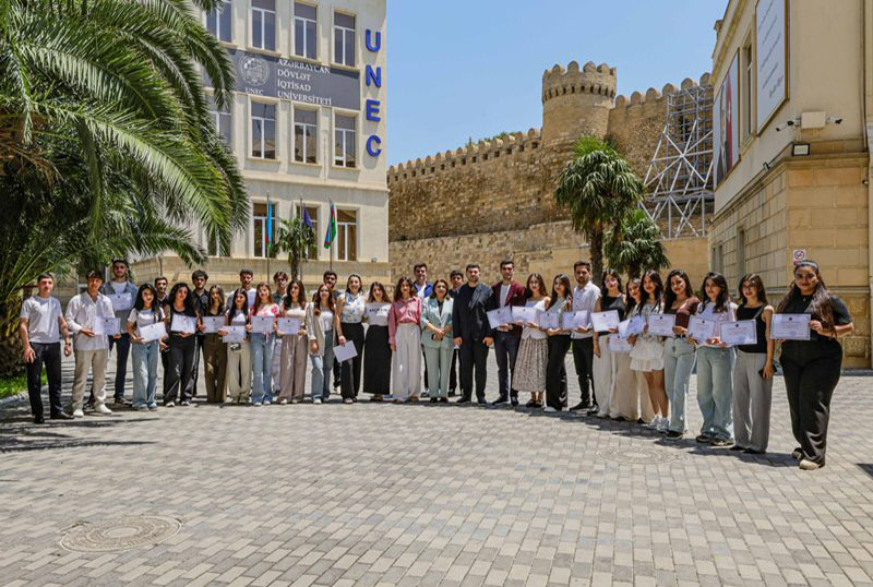 konullu08 UNEC tələbələri &ldquo;Təbiət naminə birləş, Həyat naminə birləş!&rdquo; ağacəkmə kampaniyasına qatılıblar