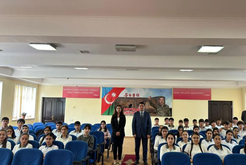 Maliyyə və m&uuml;hasibat fak&uuml;ltəsinin kollektivi 262 n&ouml;mrəli tam orta məktəbində g&ouml;r&uuml;ş ke&ccedil;irib