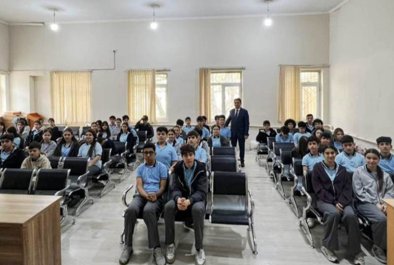 Maliyyə və m&uuml;hasibat fak&uuml;ltəsinin kollektivi &ldquo;Tərəqqi&rdquo; texniki-humanitar liseydə g&ouml;r&uuml;ş ke&ccedil;irib