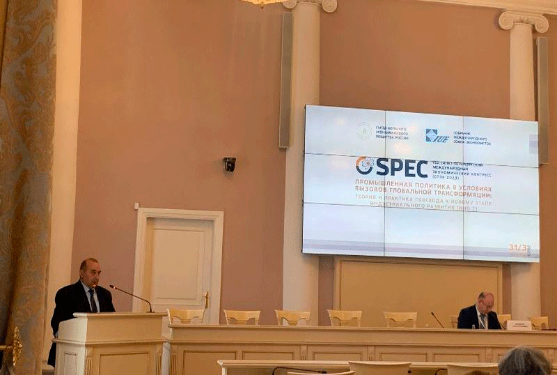 UNEC-in professoru VIII Sankt-Peterburq İqtisadi Konqresində çıxış edib