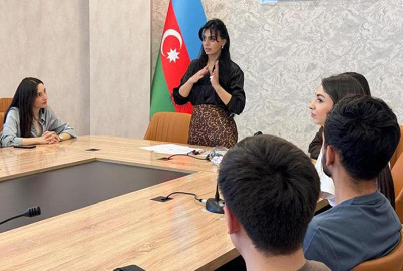 UNEC-də tələbələr &uuml;&ccedil;&uuml;n imtahan stressi ilə m&uuml;barizə təlimi ke&ccedil;irilib