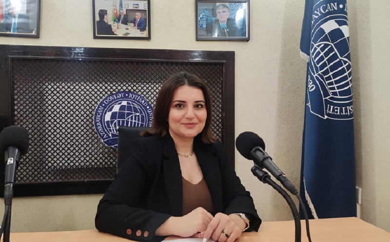 radio28 UNEC alimləri Radio UNEC-də Türkiyə təcrübəsindən danışıblar