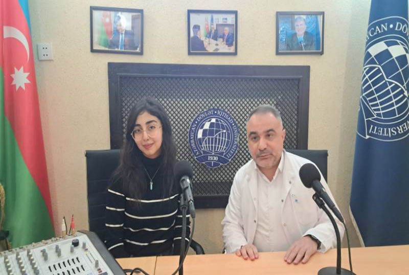 radio_191225 UNEC tələbələrindən &uuml;mummilli liderin 97-ci ild&ouml;n&uuml;m&uuml;nə t&ouml;hfələr: konsert, yarışma, video&ccedil;arx