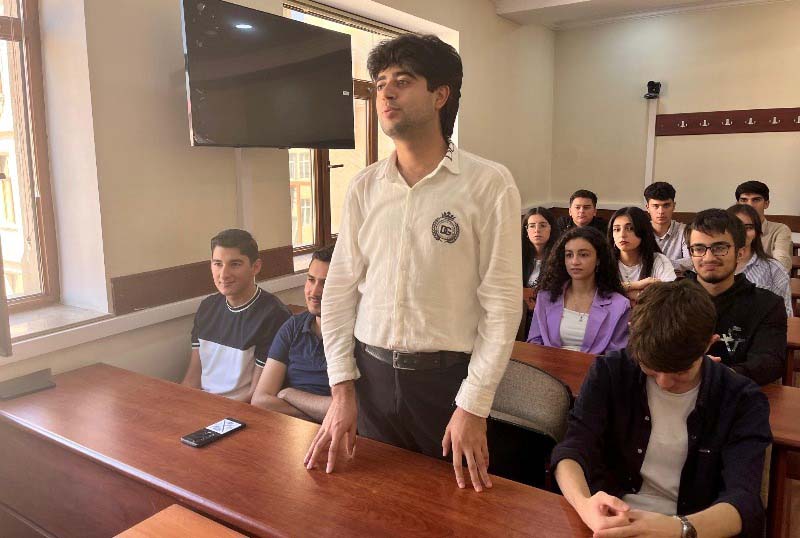 seminar_BMF_290925 UNEC kollektivi Anım Günündə  Zəfər parkını ziyarət edib