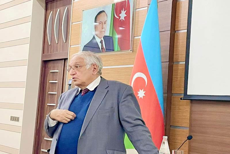 Tanınmış professor Rusiya Ali İqtisadiyyat Məktəbində aparılan tədqiqatların nəticələrini UNEC-də bölüşüb