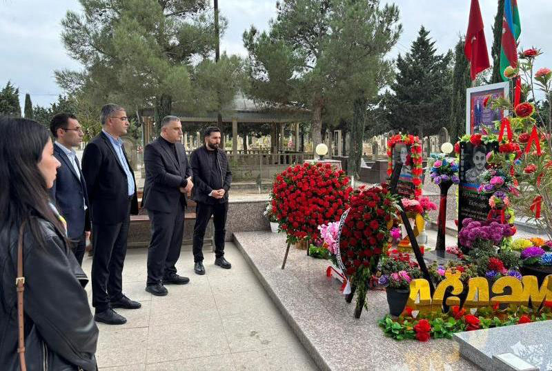 UNEC kollektivi məzun şəhidi Ağaəmi Heybətovun xatirəsini anıb UNEC kollektivi məzun şəhidi Ağaəmi Heybətovun xatirəsini anıb