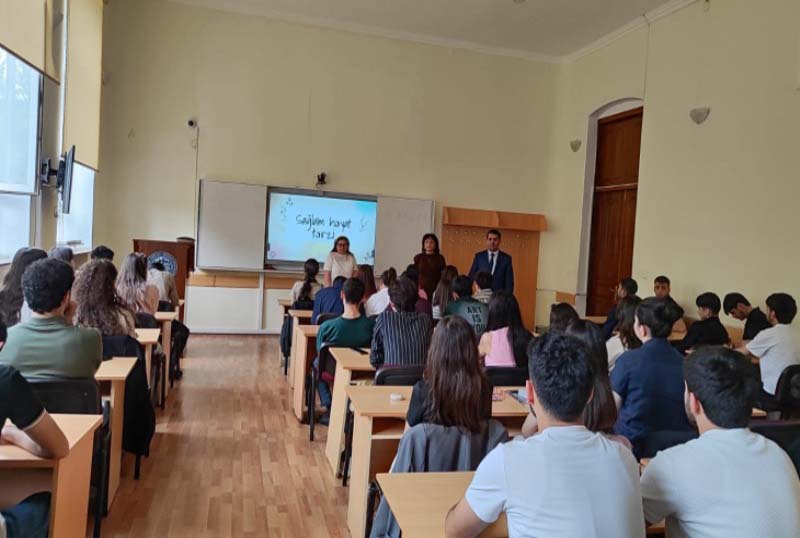 tedbir_MMF_130525 UNEC nəzdində Azərbaycan Maliyyə-İqtisad Kollecində ulu öndərin anadan olmasının 97-ci idönümünü qeyd edilib