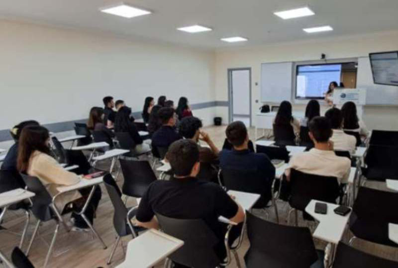 UNEC-də tələbələr &uuml;&ccedil;&uuml;n kitabxana resurslarından istifadəyə dair təlim ke&ccedil;irilib