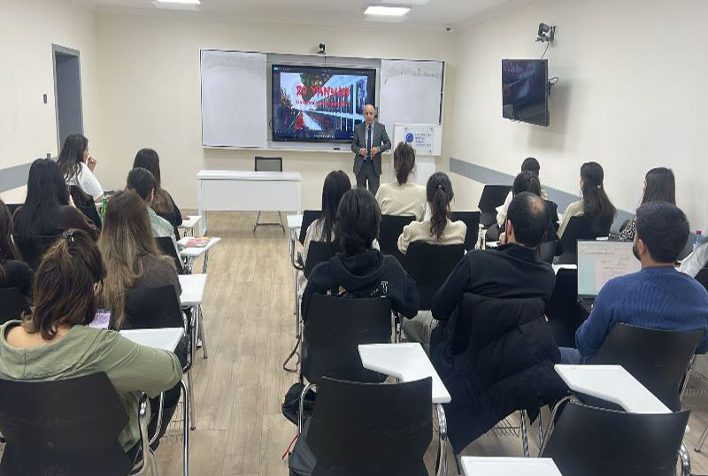 ufttd_20YANVAR UNEC kollektivi professor Teymur Vəliyevin anadan olmasının 100 illiyi m&uuml;nasibətilə alimin məzarını ziyarət edib