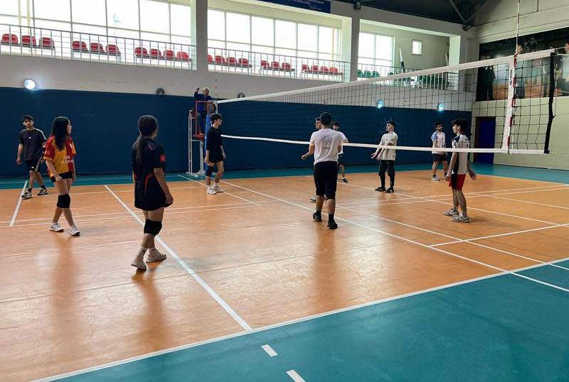 voleybol_120525 Azərbaycanda ilk: UNEC tələbələrinə “Smart tələbə kart”ları təqdim olundu