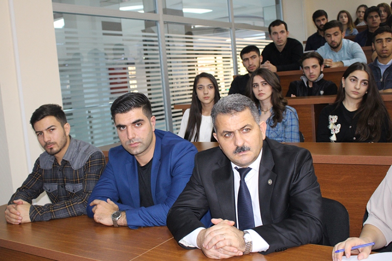 sayt08 UNEC professorundan ustad dərsi: “Müasir universitetlərdə elmi fəaliyyətin idarə olunması”