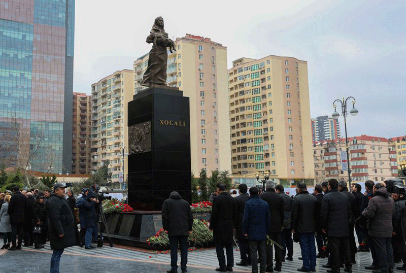 UNEC kollektivi Xocalı soyqırımı abidəsini ziyarət edib