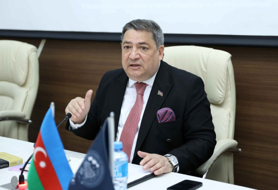 zahidd6646018408_1200x630 UNEC-də Respublika G&uuml;n&uuml;nə həsr olunan silsilə tədbirlər ke&ccedil;irilib